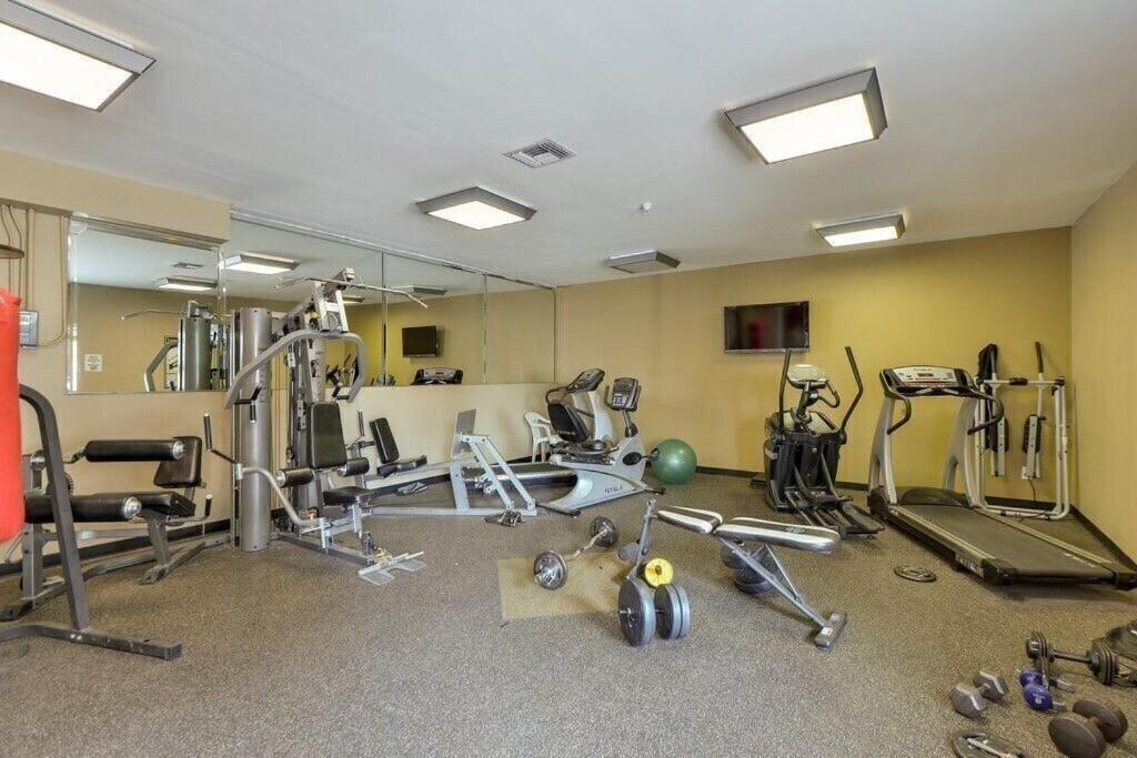 Nash Gold Private Condo - 2Bed, 2Bath, Sleep 6, 25 Min Walk To Broadway And All Nashville Attractions, Pool, Gym Bagian luar foto