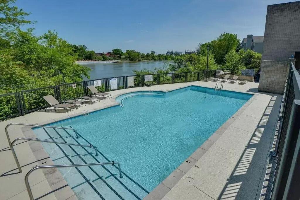 Nash Gold Private Condo - 2Bed, 2Bath, Sleep 6, 25 Min Walk To Broadway And All Nashville Attractions, Pool, Gym Bagian luar foto