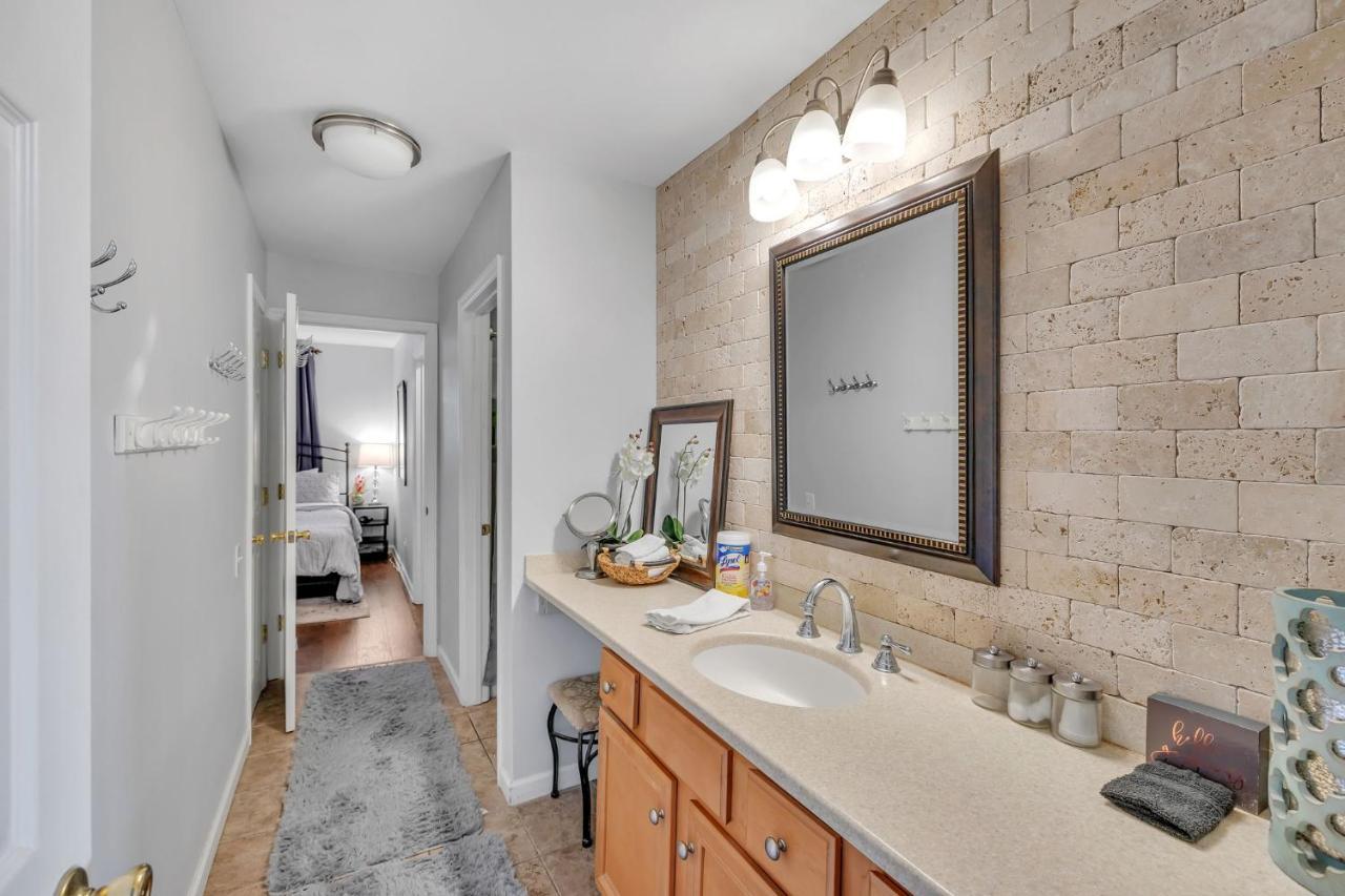 Nash Gold Private Condo - 2Bed, 2Bath, Sleep 6, 25 Min Walk To Broadway And All Nashville Attractions, Pool, Gym Bagian luar foto